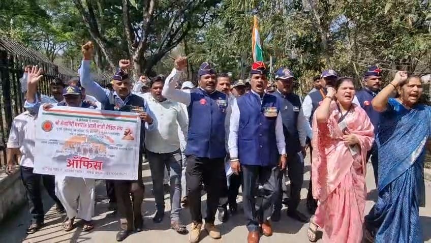 साताऱ्यात माजी सैनिकांच्या हत्येच्या निषेधार्थ सैनिक निषेध मोर्चा