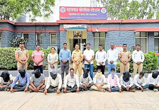 जुगार प्रकरणी अकरा जणांना अटक