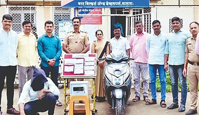 घरफोडीतील 5 लाखाचा ऐवज जप्त