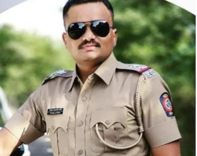 निलंबित उपनिरीक्षक गोपाल बदने पोलीस सेवेतून बडतर्फ