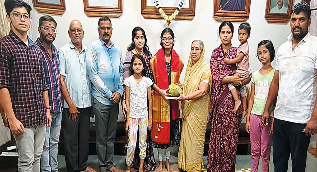 शेणोलीतील अंध प्रियांका बनली महसूल सहाय्यक