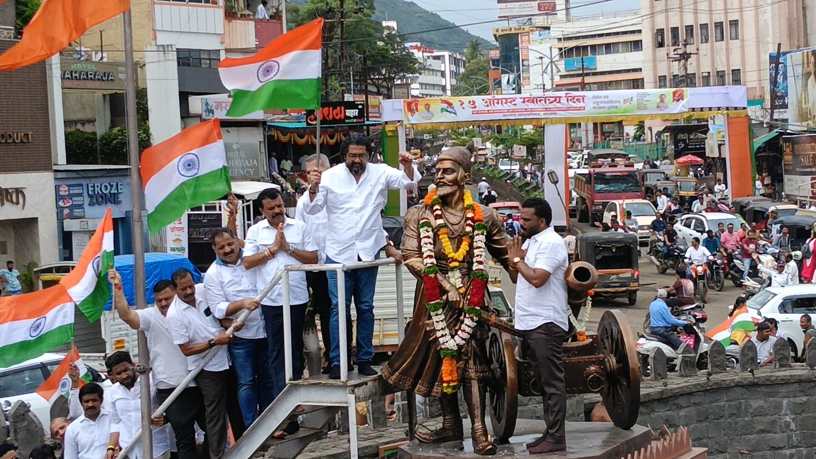 'भारत माता की जय' ने सातारा नगरी दुमदुमली 