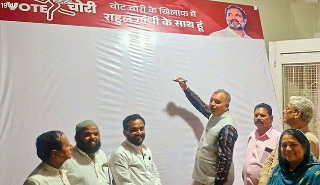 साताऱ्यात ‘मतचोरी’ विरोधात काँग्रेसची स्वाक्षरी मोहीम 