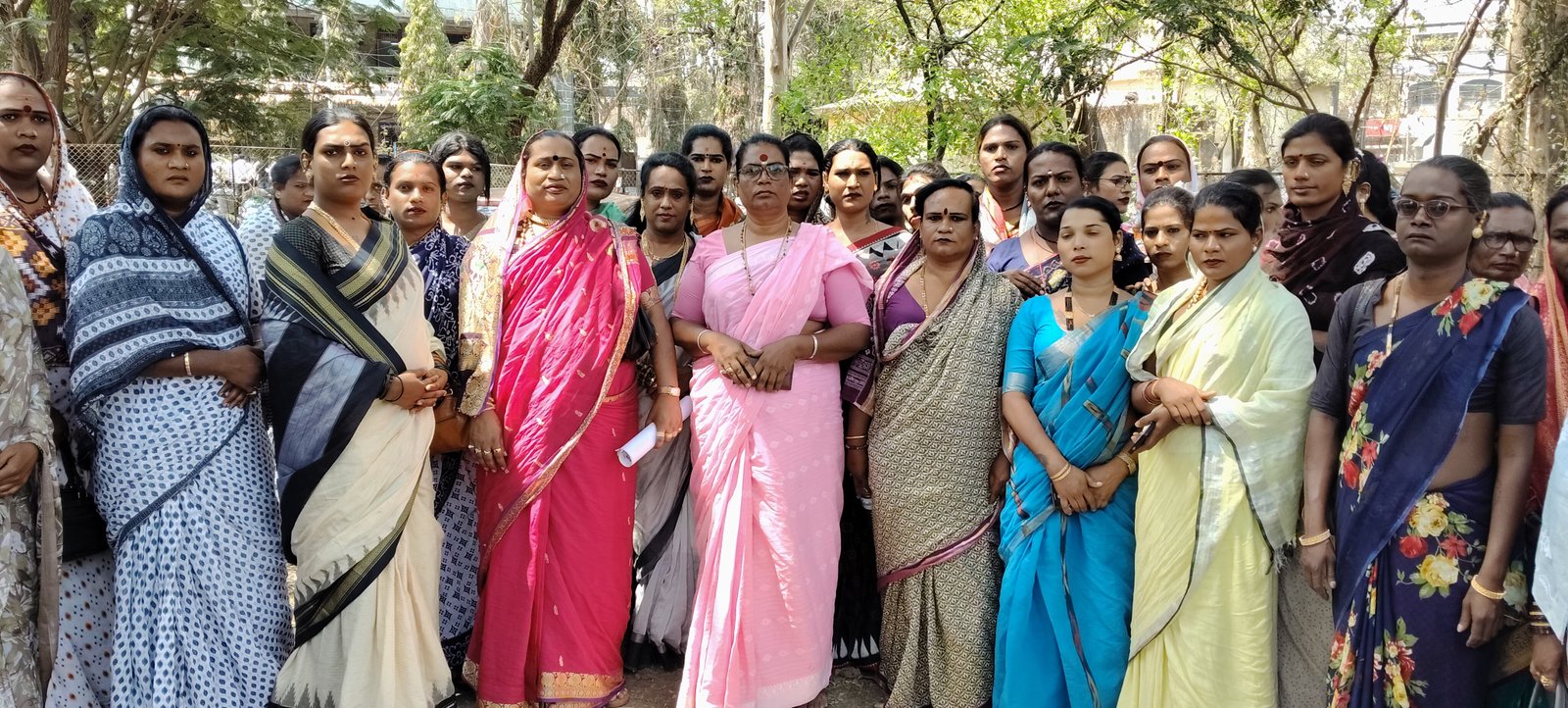 किन्नर आराधी समाजाचे जिल्हाधिकाऱ्यांना साताऱ्यात निवेदन