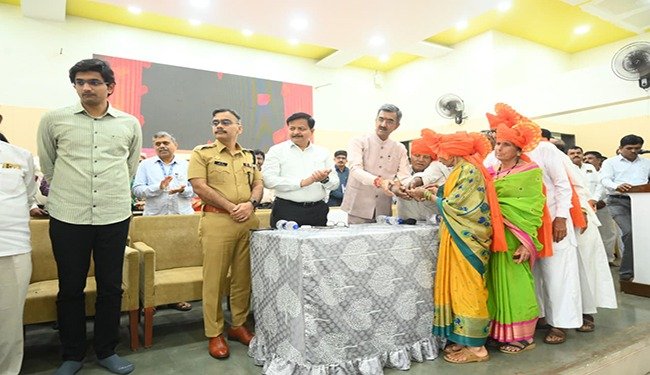 पालकमंत्री कार्यालय आपल्या दारी उपक्रमाचा शुभारंभ