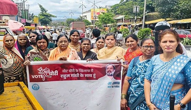 साताऱ्यात मतचोरीबद्दल काँग्रेस महिला पदाधिकारी आक्रमक