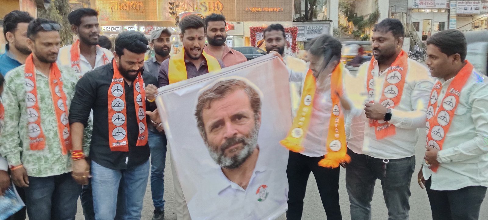 दिल्लीतील भारत मंडपम येथे इंडिया परिषदेत गोंधळ;  