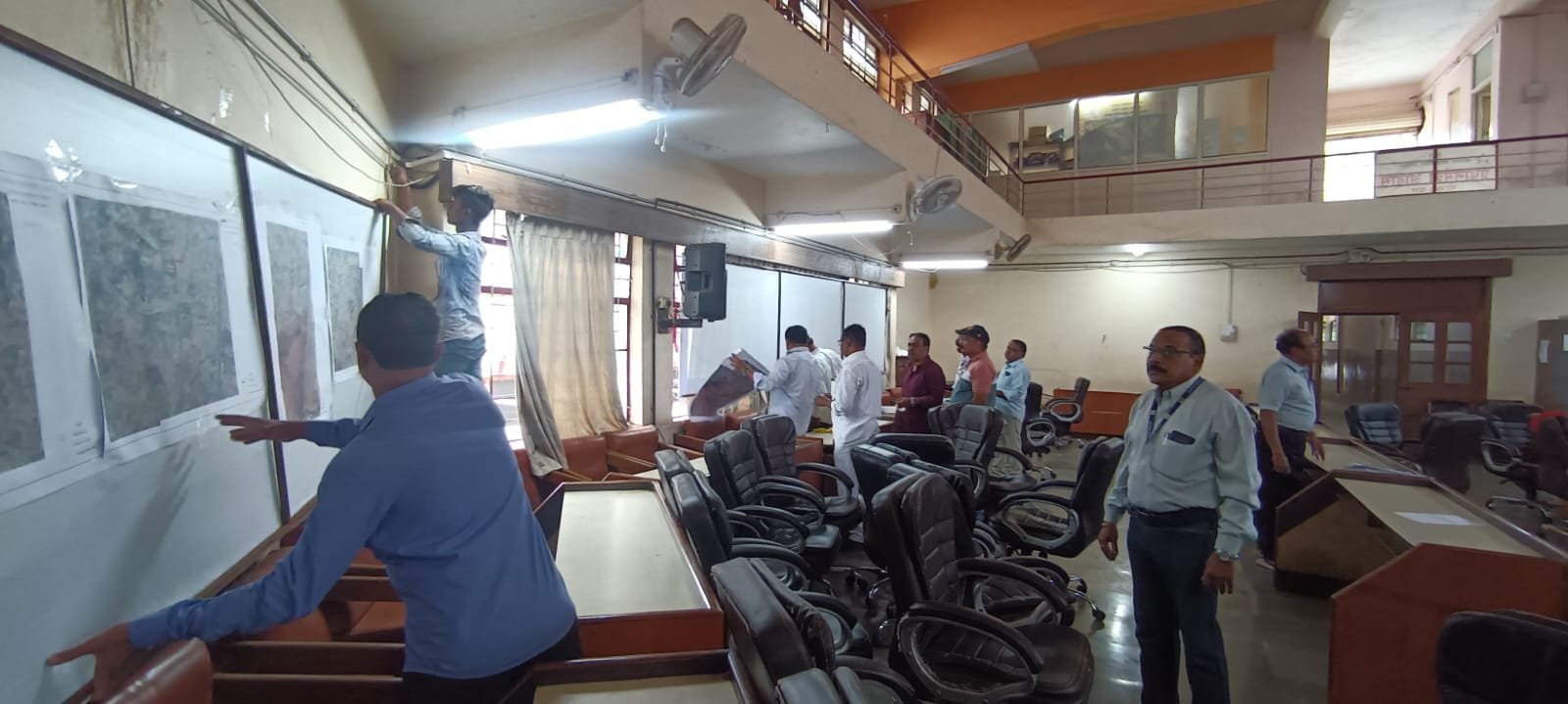 सातारा पालिका सभागृहात लागले प्रभागनिहाय रचनेचे नकाशे